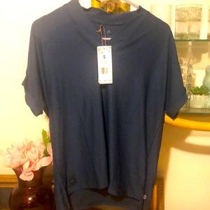 BNWT Adidas Women’s top (00033)
